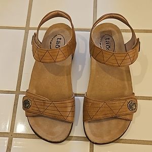 Taos Sandals size 8